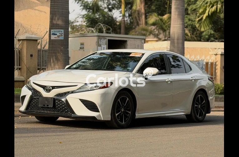 EXTREMELY CLEAN FOREIGN USED 2018 TOYOTA CAMRY MODEL for sale in Abuja, FCT - thumbnail 6
