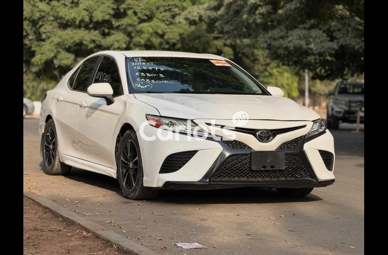 EXTREMELY CLEAN FOREIGN USED 2018 TOYOTA CAMRY MODEL for sale in Abuja, FCT - thumbnail 7