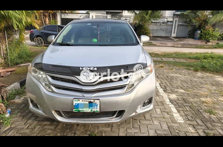CLEAN REGISTERED 2012 TOYOTA VENZA FULL OPTION