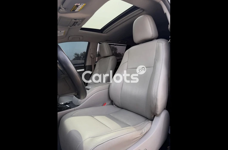 Foreign Used 2018 TOYOTA HIGHLANDER XLE for sale in Garki, FCT - photo 4 of 7