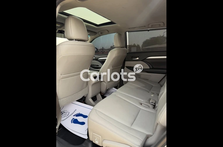 Foreign Used 2018 TOYOTA HIGHLANDER XLE for sale in Garki, FCT - photo 5 of 7