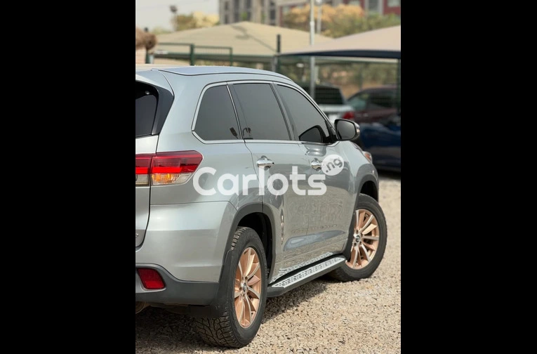 Foreign Used 2018 TOYOTA HIGHLANDER XLE for sale in Garki, FCT - photo 6 of 7
