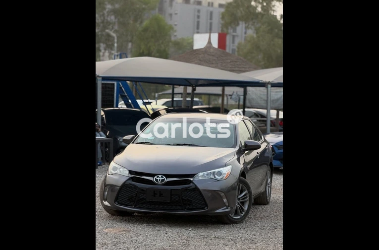 Foreign used 2016 Toyota Camry SE - 1/5