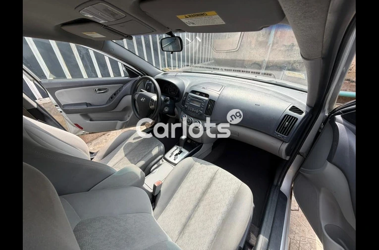 Nigerian Used TOKS STANDARD 2009 HYUNDAI ELANTRA for sale in Ipaja, Lagos - thumbnail 2
