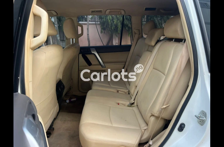 FIRST BODY 2017 TOYOTA PRADO TX.L - 3/5
