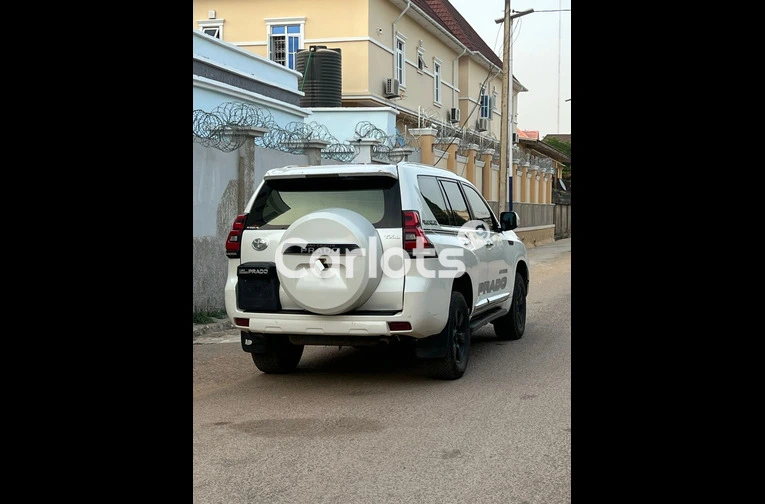 FIRST BODY 2017 TOYOTA PRADO TX.L for sale in Kaduna, Kaduna - thumbnail 4