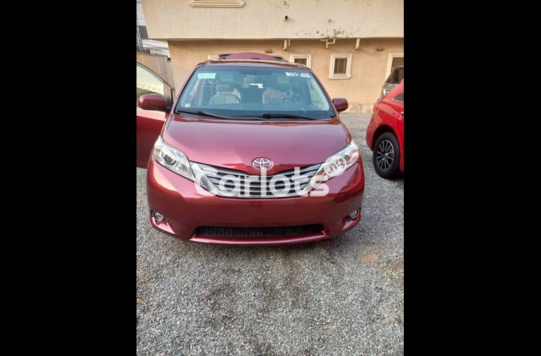 FOREIGN USED 2011 TOYOTA SIENNA LIMITED FULLEST OPTION - 1/7