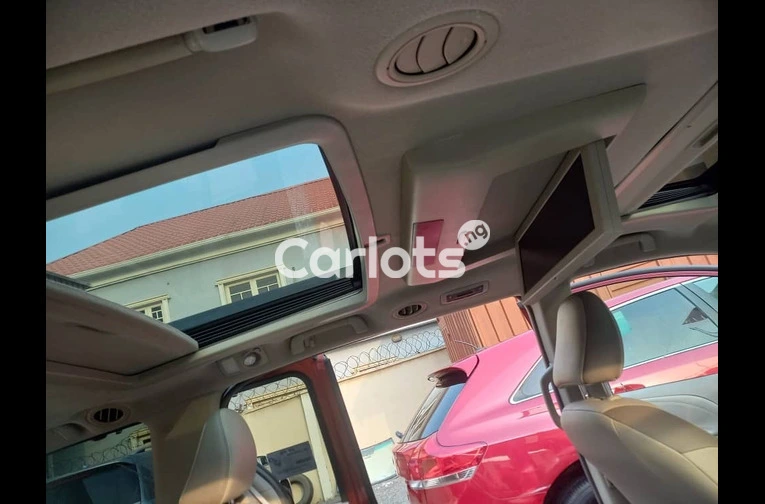 FOREIGN USED 2011 TOYOTA SIENNA LIMITED FULLEST OPTION for sale in Lagos