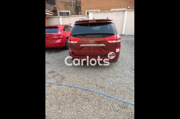 FOREIGN USED 2011 TOYOTA SIENNA LIMITED FULLEST OPTION for sale in Lagos - photo 7 of 7