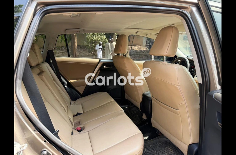 NIGERIAN USED TOYOTA RAV4 2015 MODEL WITH CUSTOM DUTY for sale in Abuja, FCT - thumbnail 4