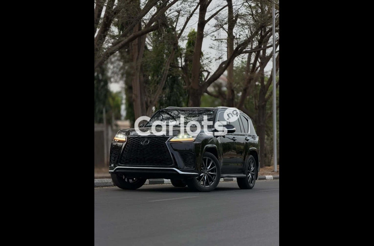 Foreign used 2022 Lexus LX600 - 1/7