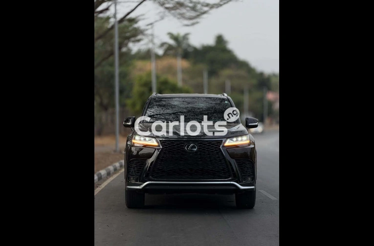 Foreign used 2022 Lexus LX600 - 2/7