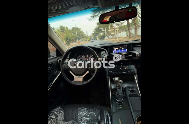 Extremely Super Clean Lexus is250 2014 for sale in Asokoro, FCT - thumbnail 5