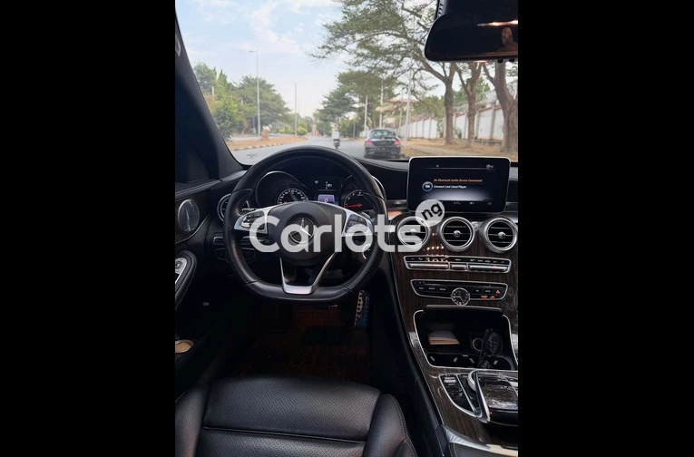 Extremely Super Clean Mercedes Benz C400 2015 model - 3/7