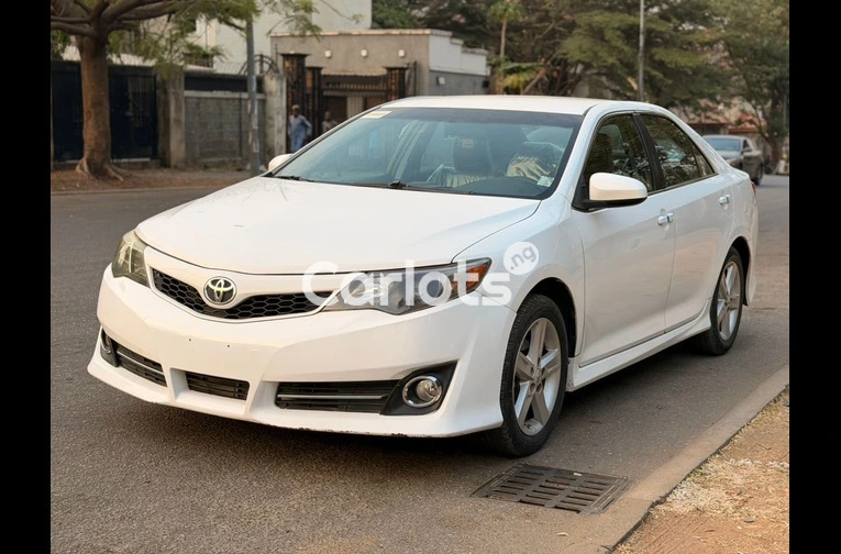 2013 TOYOTA CAMRY SE