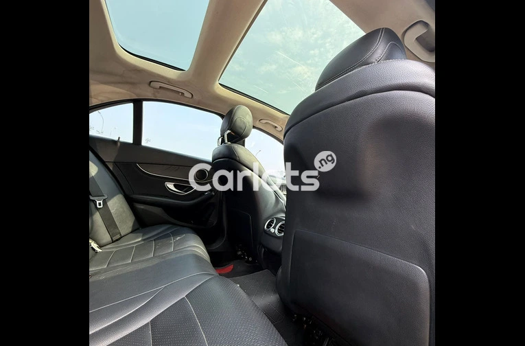 2016 REGISTERED Mercedes Benz C300 - 3/6