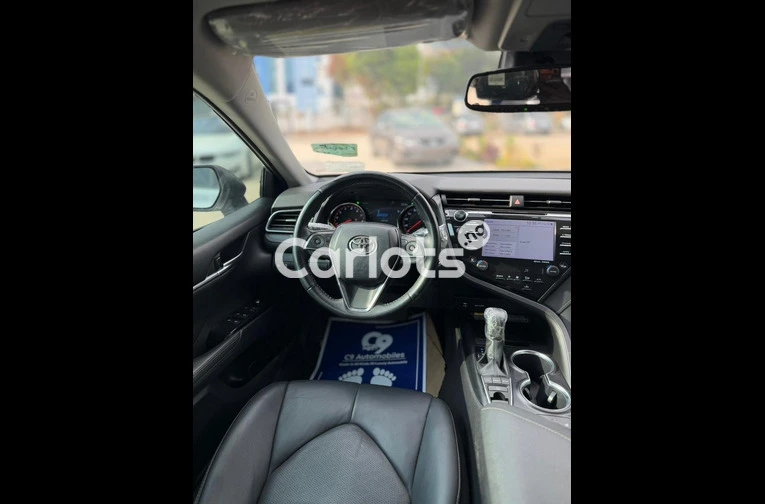 Foreign used Toyota Camry XSE 2019 model (wireless charger) - 2/6