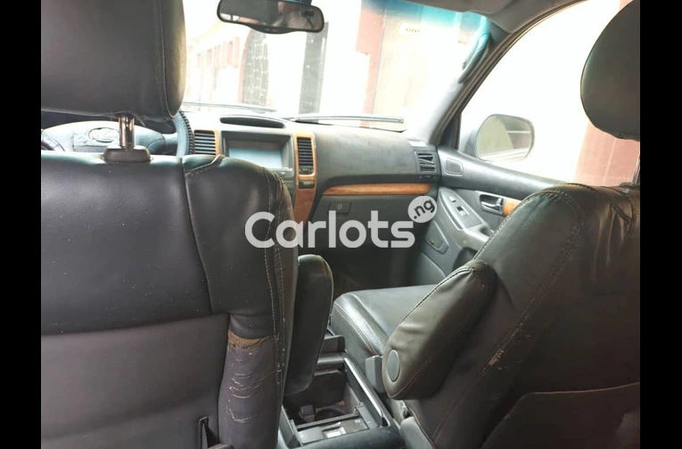 CLEAN REGISTERED 2005 LEXUS GX470 - 3/7