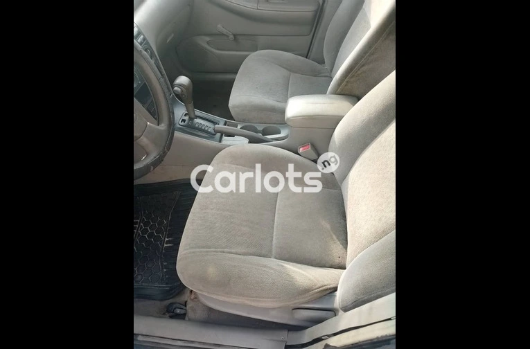 CLEAN REGISTERED 2004 TOYOTA COROLLA - 3/7