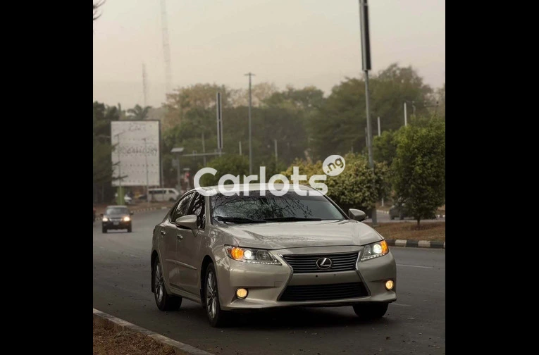 Foreign Used 2013 Lexus ES 350 for sale in Asokoro, FCT - photo 3 of 7