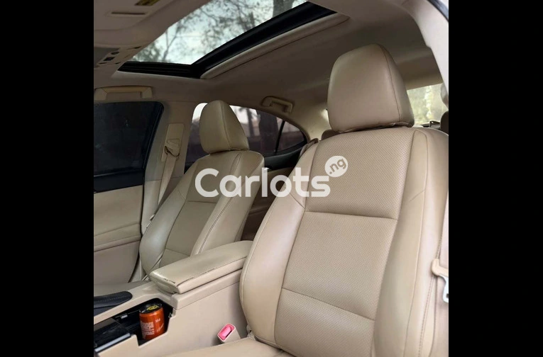Foreign Used 2013 Lexus ES 350 for sale in Asokoro, FCT - photo 5 of 7