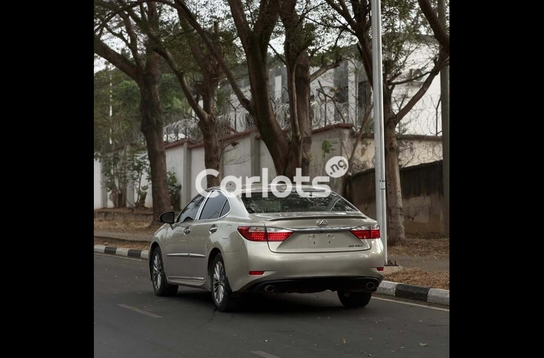Foreign Used 2013 Lexus ES 350 for sale in Asokoro, FCT - photo 6 of 7