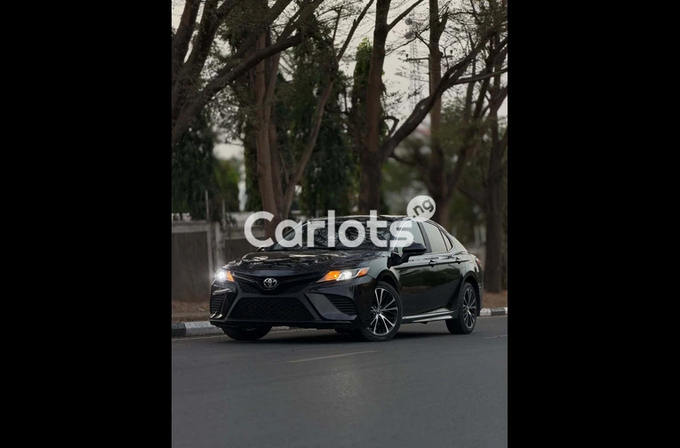 2020 Toyota Camry SE - 1/7