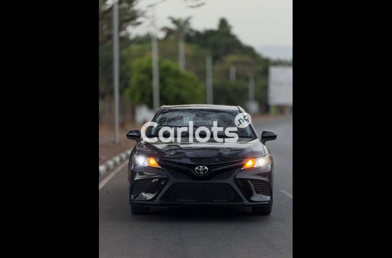 Foreign Used 2020 Toyota Camry SE for sale in Asokoro, FCT - photo 2 of 7