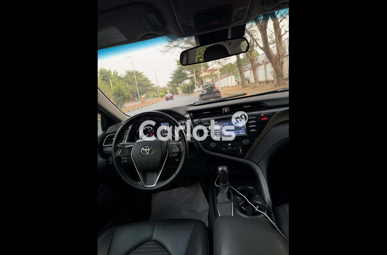 Foreign Used 2020 Toyota Camry SE for sale in Asokoro, FCT - thumbnail 4