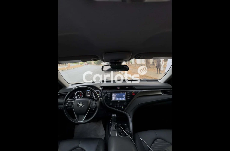 Foreign Used 2020 Toyota Camry SE for sale in Asokoro, FCT - photo 5 of 7