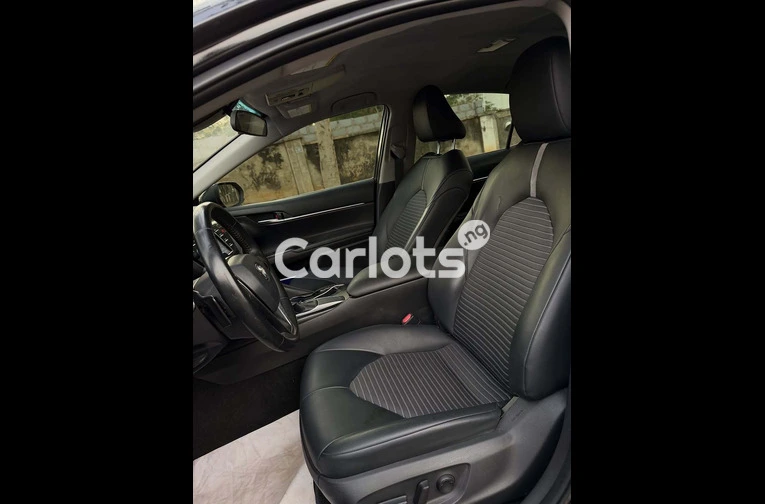 Foreign Used 2020 Toyota Camry SE for sale in Asokoro, FCT - photo 6 of 7