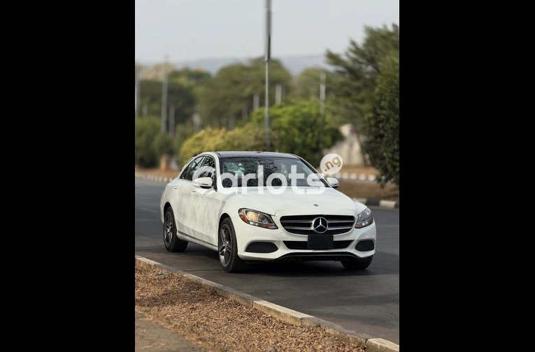 2016 Mercedes-Benz C300 - 2/7