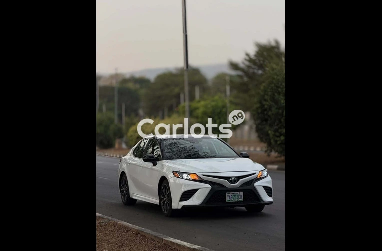 Nigeria Used 2020 Toyota Camry LE for sale in Asokoro, FCT - thumbnail 2