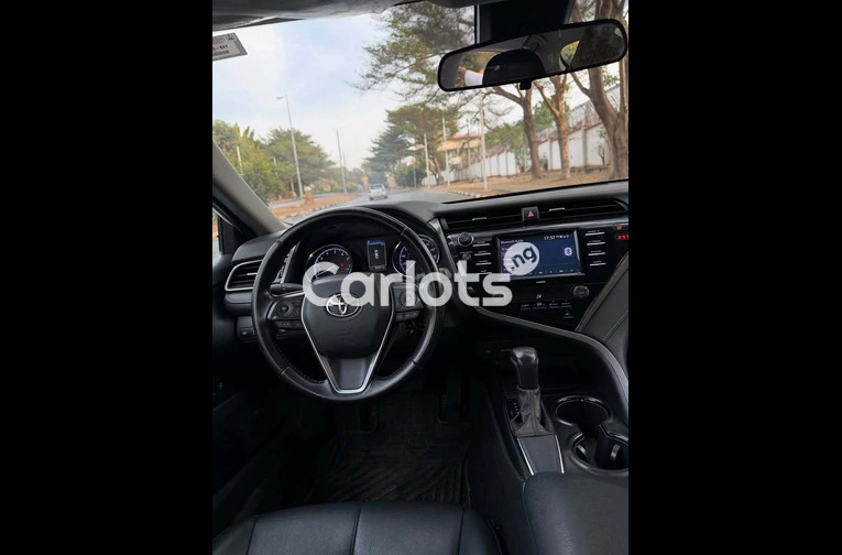 Nigeria Used 2020 Toyota Camry LE for sale in Asokoro, FCT - photo 3 of 7
