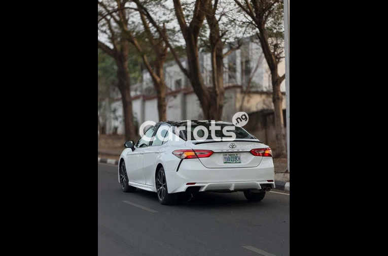 Nigeria Used 2020 Toyota Camry LE for sale in Asokoro, FCT - thumbnail 6