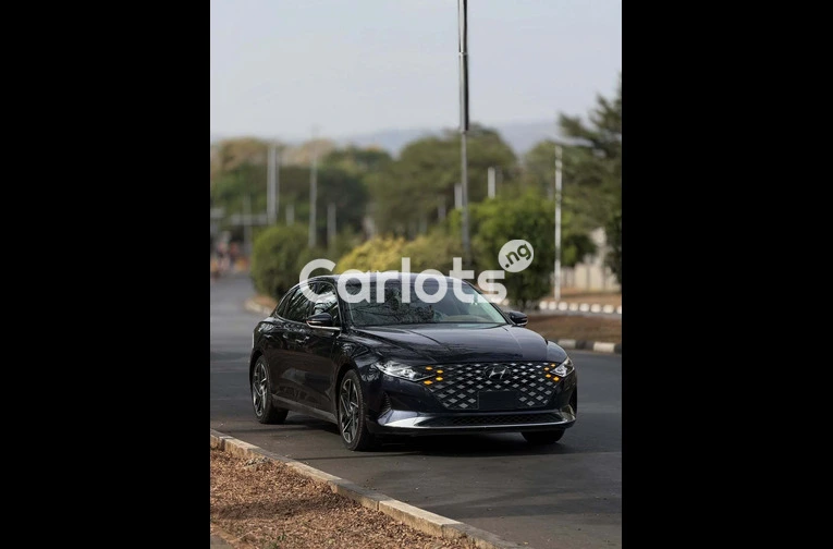 2022 Hyundai Azera - 2/7