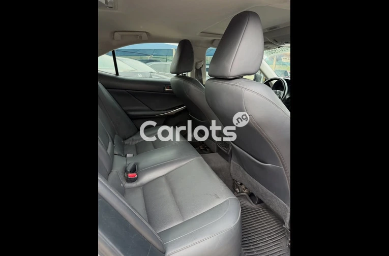 Foreign Used 2018  LEXUS IS300 AWD for sale in Garki, FCT - photo 4 of 6