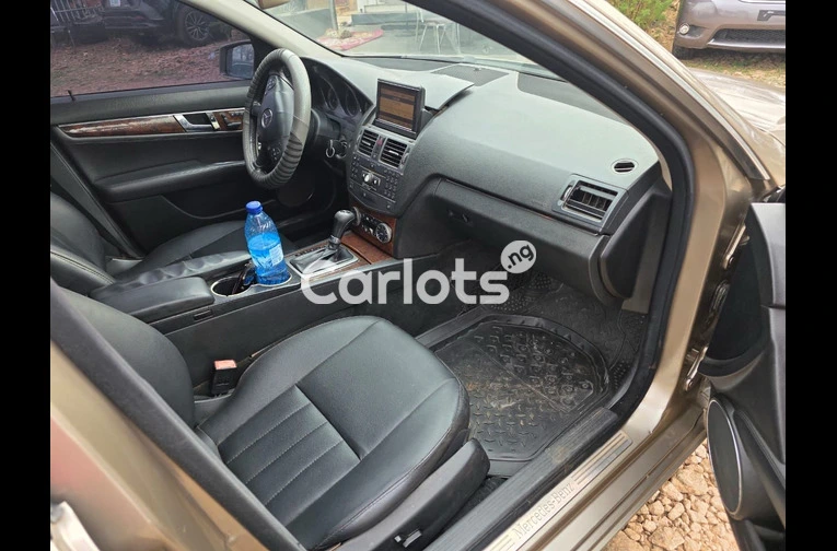 Nigerian Used 2010 MERCEDES BENZ C300 FOR SALE in Kaduna - photo 2 of 6