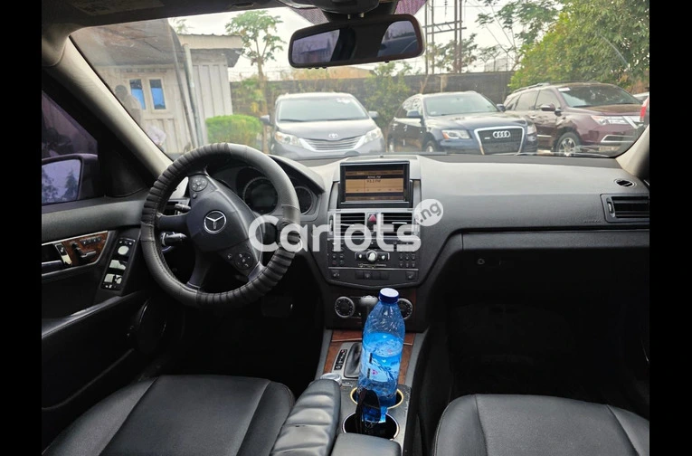 Nigerian Used 2010 MERCEDES BENZ C300 FOR SALE in Kaduna - thumbnail 3