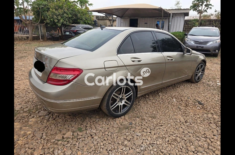 Nigerian Used 2010 MERCEDES BENZ C300 FOR SALE in Kaduna - photo 5 of 6
