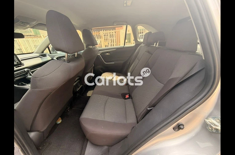 Foreign Used 2020 TOYOTA RAV4 XLE for sale in Garki, FCT - photo 3 of 6