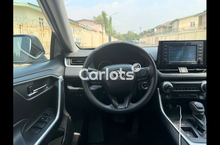 Foreign Used 2020 TOYOTA RAV4 XLE for sale in Garki, FCT - photo 5 of 6