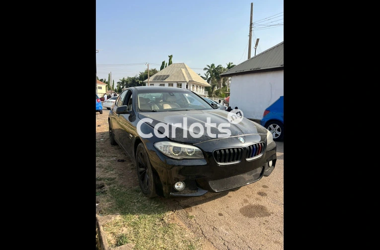 Nigerian Used 2012 BMW 5 SERIES 550i F10 for sale in Kaduna - thumbnail 2