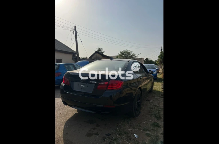Nigerian Used 2012 BMW 5 SERIES 550i F10 for sale in Kaduna - thumbnail 6