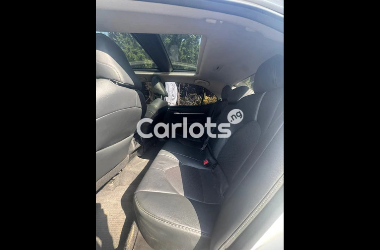 2018 TOYOTA CAMRY XSE - 3/7