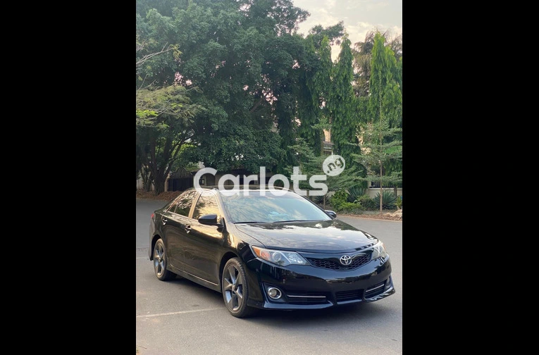 2013 TOYOTA CAMRY