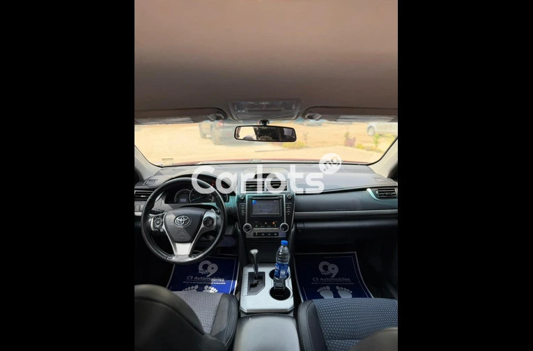 Foreign used Toyota Camry SE 2014 model - 2/7