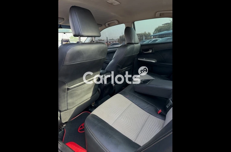 Clean 2013 TOYOTA CAMRY S E for sale in Garki, FCT - photo 3 of 7