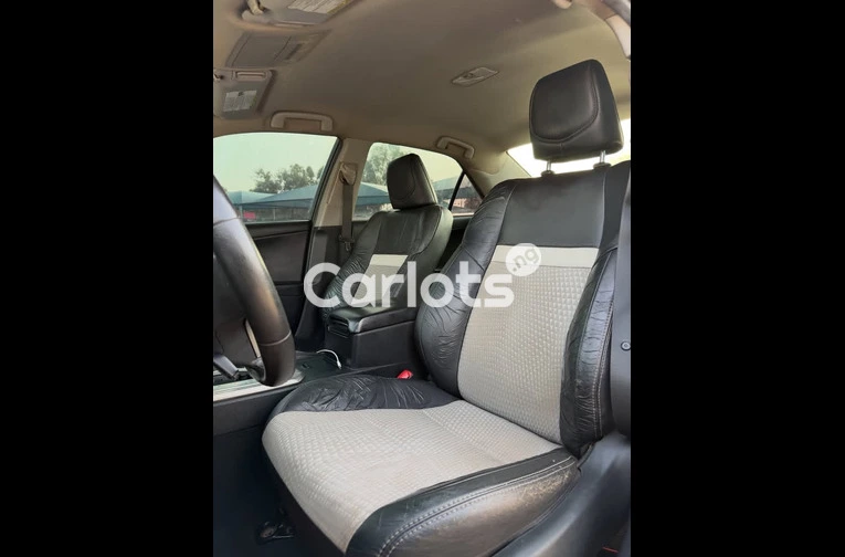 Clean 2013 TOYOTA CAMRY S E for sale in Garki, FCT - thumbnail 5