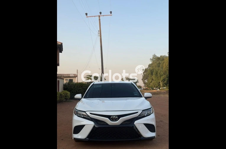 2019 TOYOTA CAMRY LE for sale in Kaduna